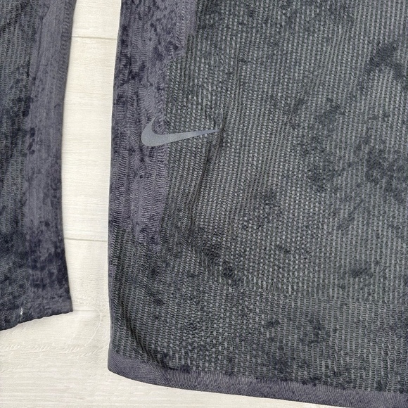 NWT Nike Men's Tech Pack Reflective Gray Running Shirt. Size Medium - Picture 10 of 13